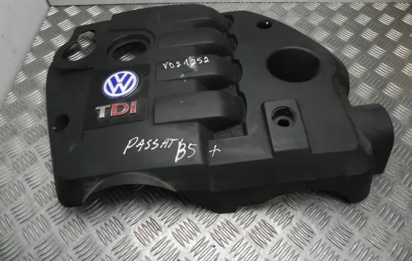 Volkswagen PASSAT B5.5 Engine cover (trim) 054682A VD21252