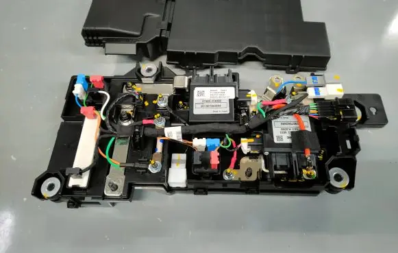 Hyundai Kona I Charging relay 37583K4000 37583-K4000 K4375-14051