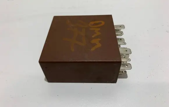 Audi A6 S6 C6 4F Window wiper relay 4B0955531E
