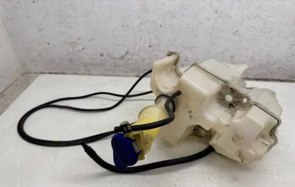 Volvo XC70 Windshield washer fluid reservoir/tank 8693773
