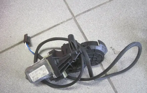 Mercedes-Benz E W211 Seat adjustment motor A2118203242