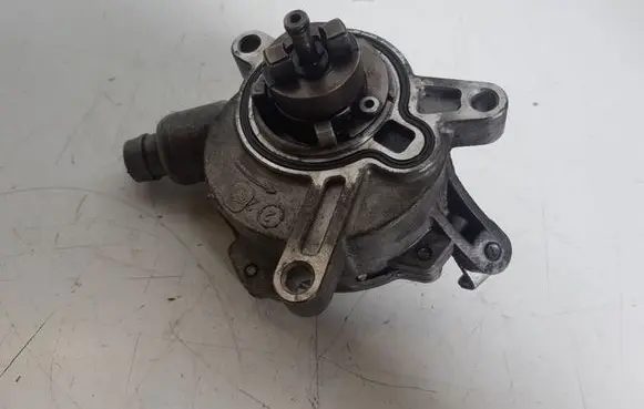 Volvo S60 Vacuum pump 08658230