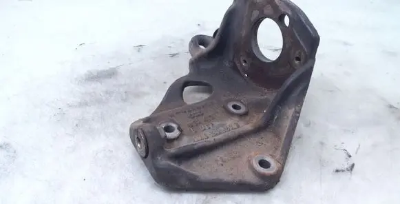 Audi 100 S4 C4 Fuel pump bracket 046130147C