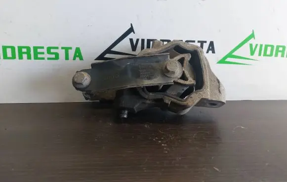 Volvo XC70 Engine mount bracket 30748173 6G926P082LB 2412
