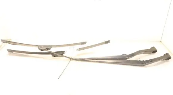 Opel Insignia A Front wiper blade arm