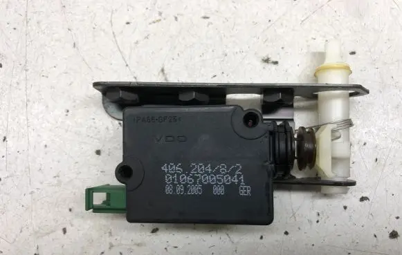 Land Rover Discovery 3 - LR3 Tailgate boot lock/latch motor 40620482 01067005041 51247016049