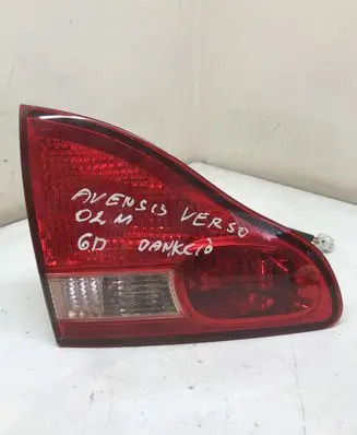 Toyota Avensis Verso Tailgate rear/tail lights