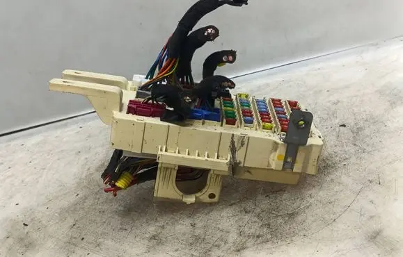 Hyundai Santa Fe Fuse module 919502B210