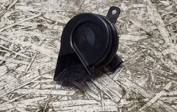 Volkswagen Polo IV 9N3 Horn signal 6Q0951223B