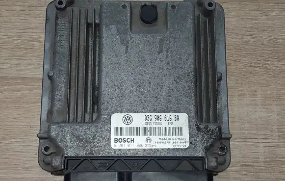 Volkswagen Touran I Engine control unit/module 03G906016BQ