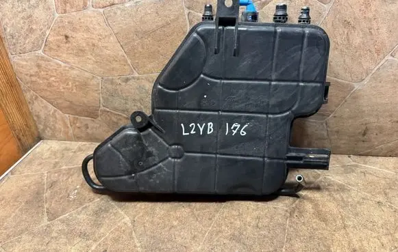 BMW 6 F06 Gran coupe Coolant expansion tank/reservoir 8604752