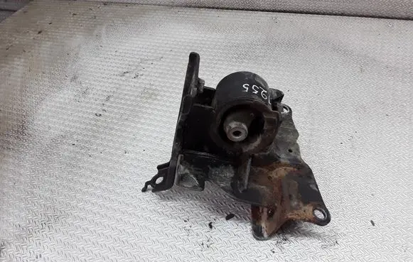 Toyota Yaris Engine mount bracket