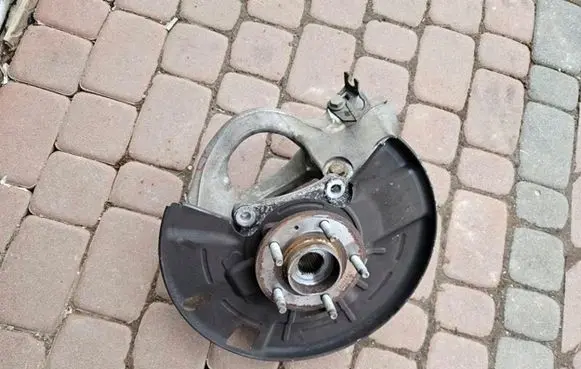 Opel Astra J Front wheel hub 13277214