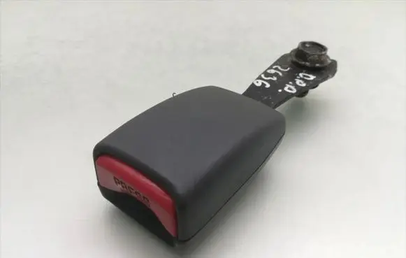Mitsubishi Pajero Sport I Front seatbelt buckle