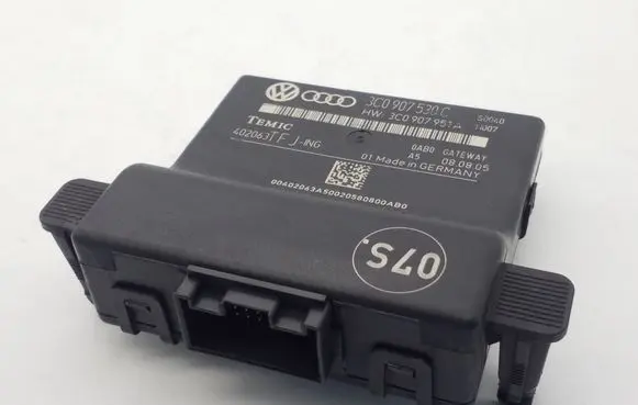 Volkswagen PASSAT B6 Gateway control module 3C0907530C 3C0907951A 402063