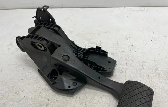 Volkswagen Tiguan Brake pedal 5Q2723058AN