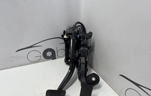 Dodge RAM Pedal assembly 68457699AE 68497848AA