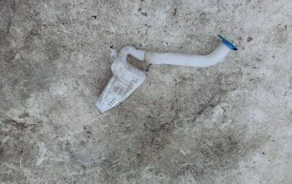 Windshield washer fluid reservoir/tank