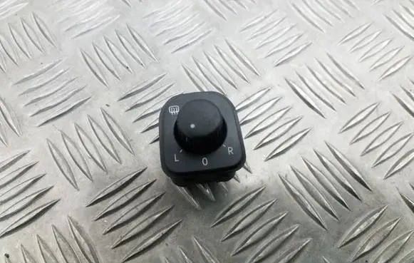 Wing mirror switch