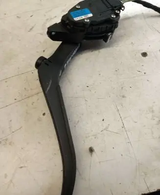 Accelerator throttle pedal