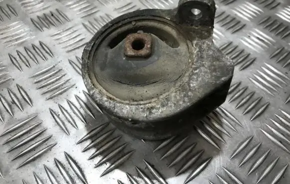 Engine mount bracket