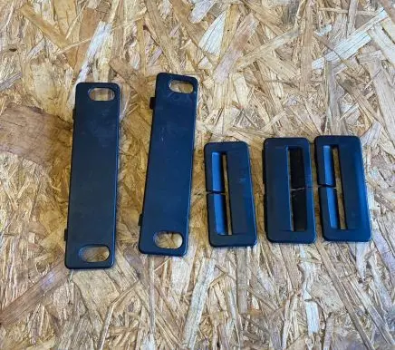 BMW 5 E39 Seat belt trim 72118174888