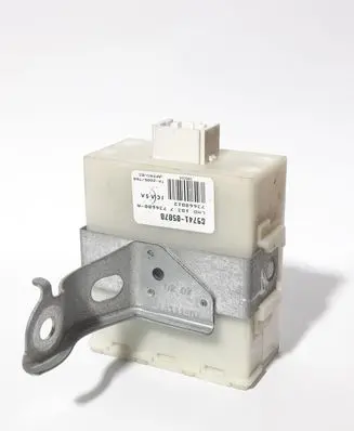 Toyota Avensis T250 Door central lock control unit/module 8974105070 1037736680A 7736680A