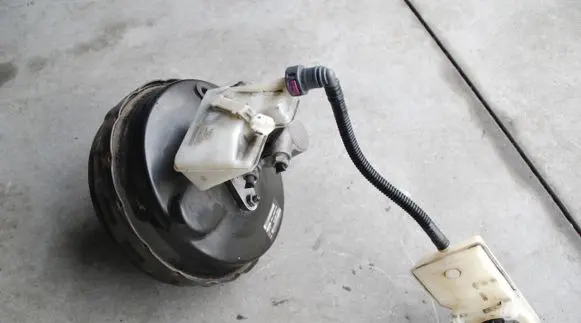 Ford Kuga II Brake booster DV612B195HA