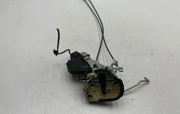 Toyota RAV 4 (XA20) Rear door lock