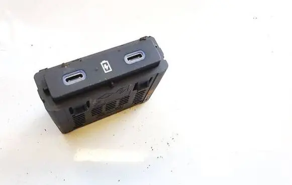 Renault Austral USB socket connector 284H35397R D14748640