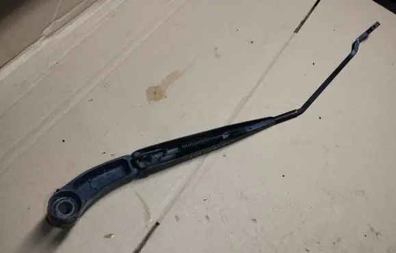 Ford Taurus Front wiper blade arm 89813527