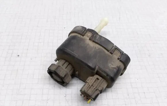Opel Omega A Headlight level adjustment motor 0132008306 0132008306882