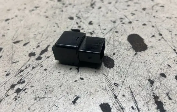 Nissan X-Trail T30 Other relay E13020301 5620
