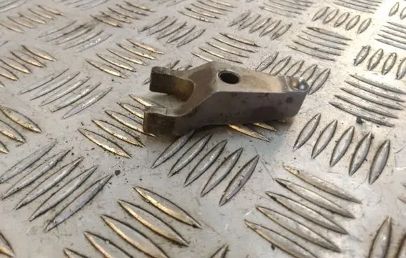 Toyota Avensis T250 Fuel Injector clamp holder