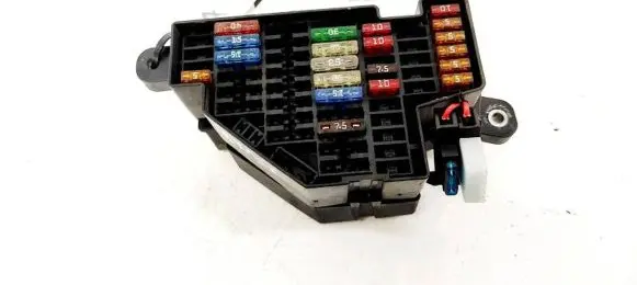 Volkswagen Golf V Fuse box set
