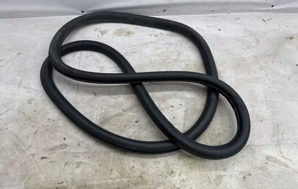 Peugeot 308 Rear door rubber seal (on body) 9837693780
