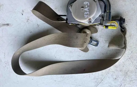 Toyota Land Cruiser (J120) Front seatbelt 0432027
