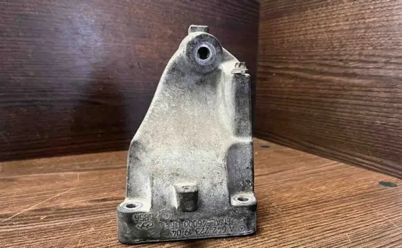 Mercedes-Benz Vito Viano W639 Engine mounting bracket A6422231904