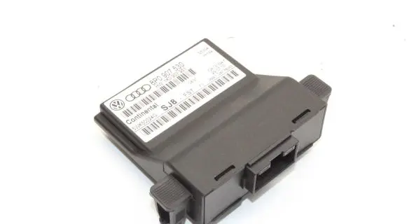 Audi A3 S3 8P Gateway control module 8P0907530