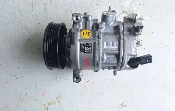 Volkswagen Tiguan Air conditioning (A/C) compressor (pump) 5Q0816803