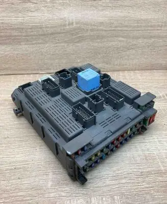 Peugeot 607 Fuse module 9643577180