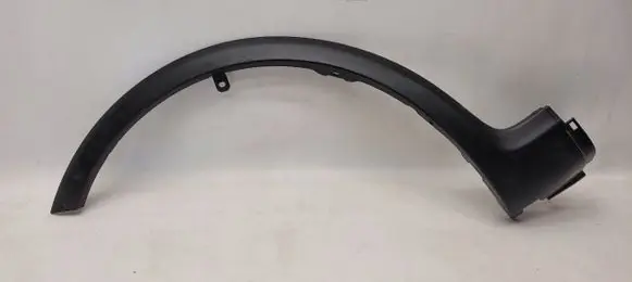 Suzuki SX4 Front arch trim 