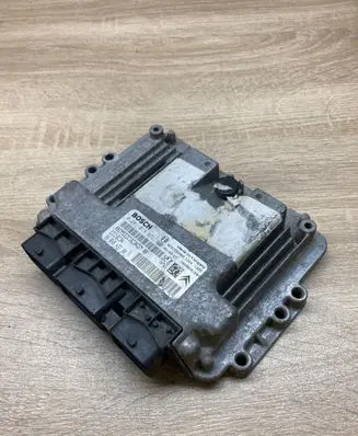 Peugeot 308 Engine control unit/module ECU 9664843780 0281013872