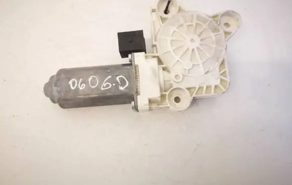 Mercedes-Benz E W211 Rear door window regulator motor A2118202442