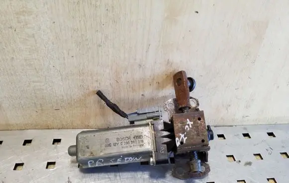Volvo XC70 Seat adjustment motor 0390203219