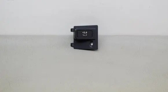 BMW iX3 G08 USB socket connector 8711939 9458489