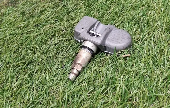 Mercedes-Benz E W212 Tire pressure sensor A0009054100