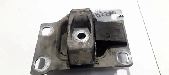 Ford Focus Engine mount bracket