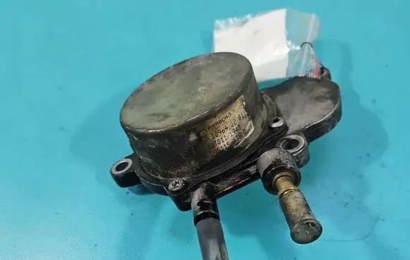 Opel Astra J Vacuum pump 7009690201 IMPRK1571022