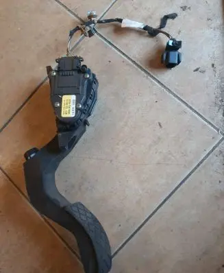 Audi A4 S4 B5 8D Accelerator throttle pedal 8D1723523A 6PV00802606